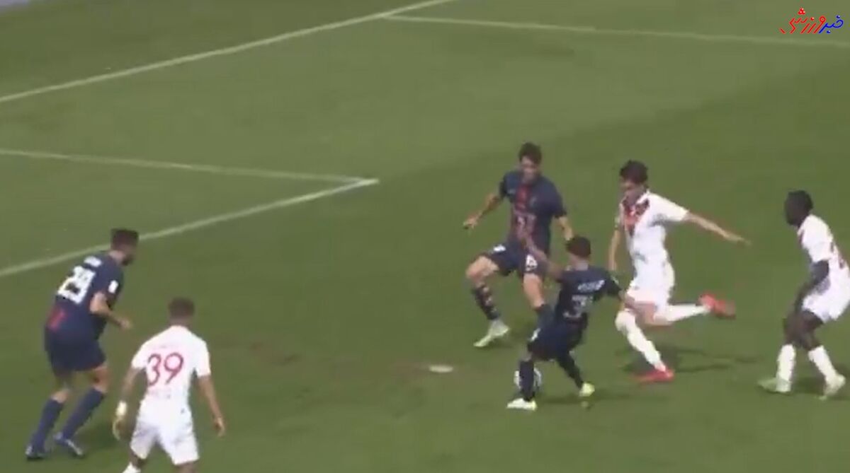 فیلم| زیباترین گل به خودی تاریخ فوتبال به ثمر رسید؟ / کار ترکیبی هم تیمیها برای یک سوپر گل به خودی! فیلم| زیباترین گل به خودی تاریخ فوتبال به ثمر رسید؟ / کار ترکیبی هم تیمیها برای یک سوپر گل به خودی!