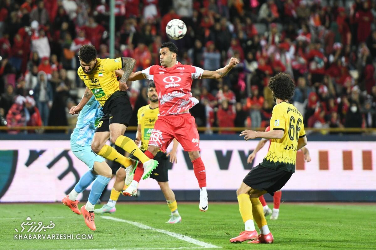 فجر ۲۲ نفره مقابل پرسپولیس بازی میکند/ تیم هاشمیان به خاطر سپاهان باید برنده شود