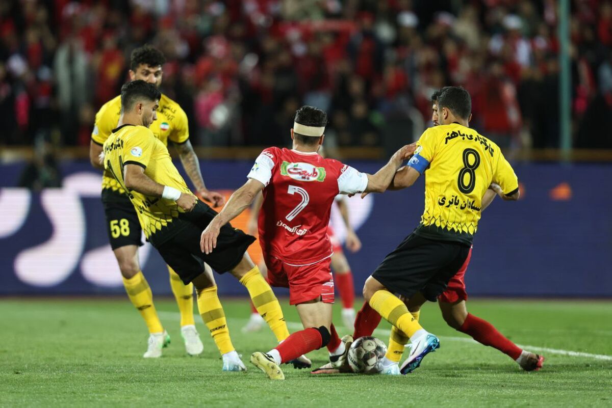 سپاهان پنجمین ضربه را هم به پرسپولیس زد! سپاهان پنجمین ضربه را هم به پرسپولیس زد!