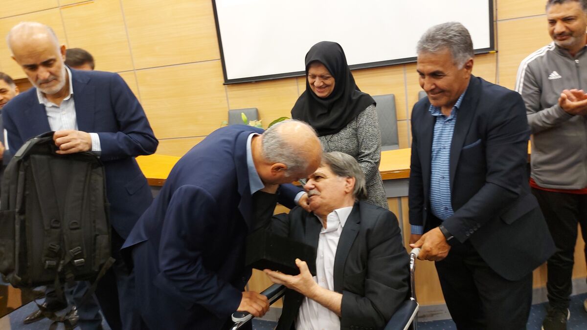 تقدیر مهدی تاج از پیشکسوتان داوری تقدیر مهدی تاج از پیشکسوتان داوری