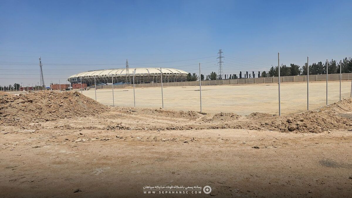 پایان زیرسازی چمن شماره ۲ ورزشگاه نقشجهان