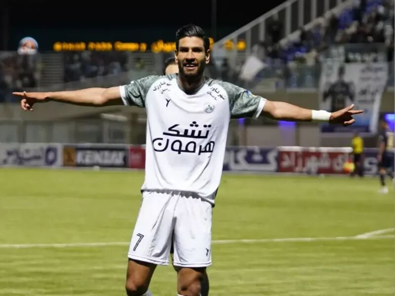 اتفاق مشکوک در ذوب آهن؛ محمد ربیعی ستاره تیمش را در اختیار باشگاه گذاشت! اتفاق مشکوک در ذوب آهن؛ محمد ربیعی ستاره تیمش را در اختیار باشگاه گذاشت!