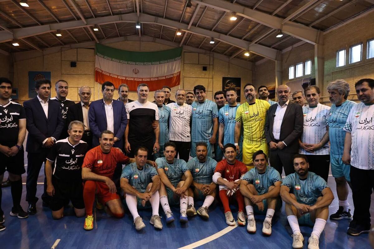 پزشکیان شماره ۱۴ را پوشید و به زمین رفت!