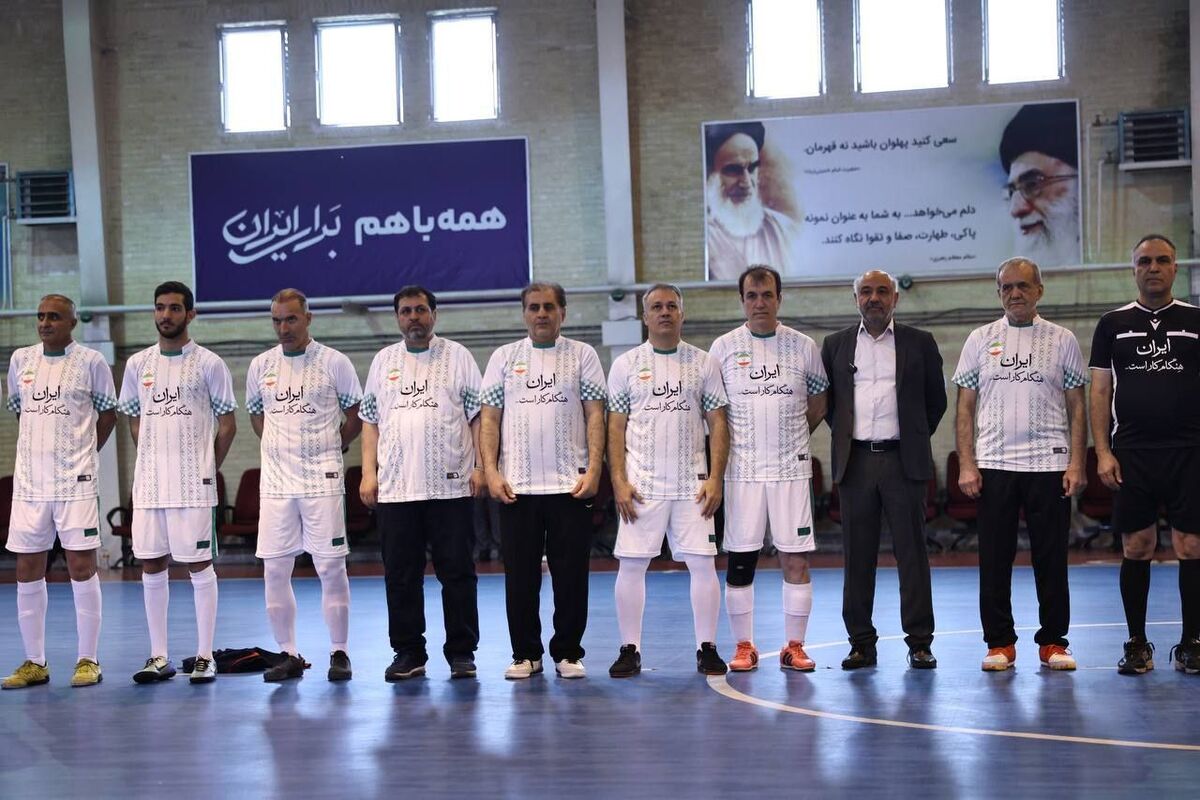 پزشکیان شماره ۱۴ را پوشید و به زمین رفت!