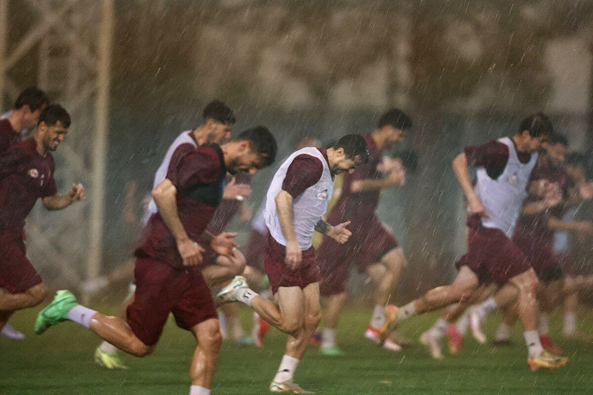 طوفان و باران تمرین پرسپولیس را تعطیل کرد! طوفان و باران تمرین پرسپولیس را تعطیل کرد!