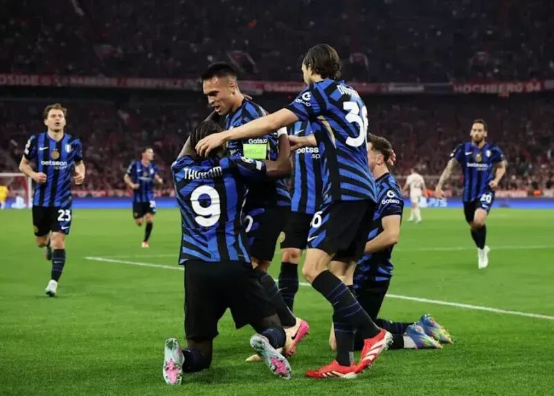 گل سوم اینتر به بارسلونا؛ دبل دنزل دومفریس گل سوم اینتر به بارسلونا؛ دبل دنزل دومفریس