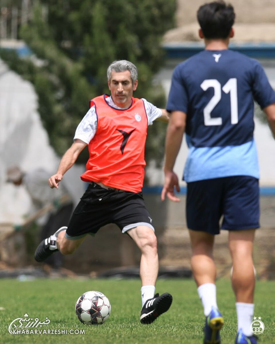 ستاره بزرگ فوتبال آسیا در تمرین استقلال پا به توپ شد +عکس