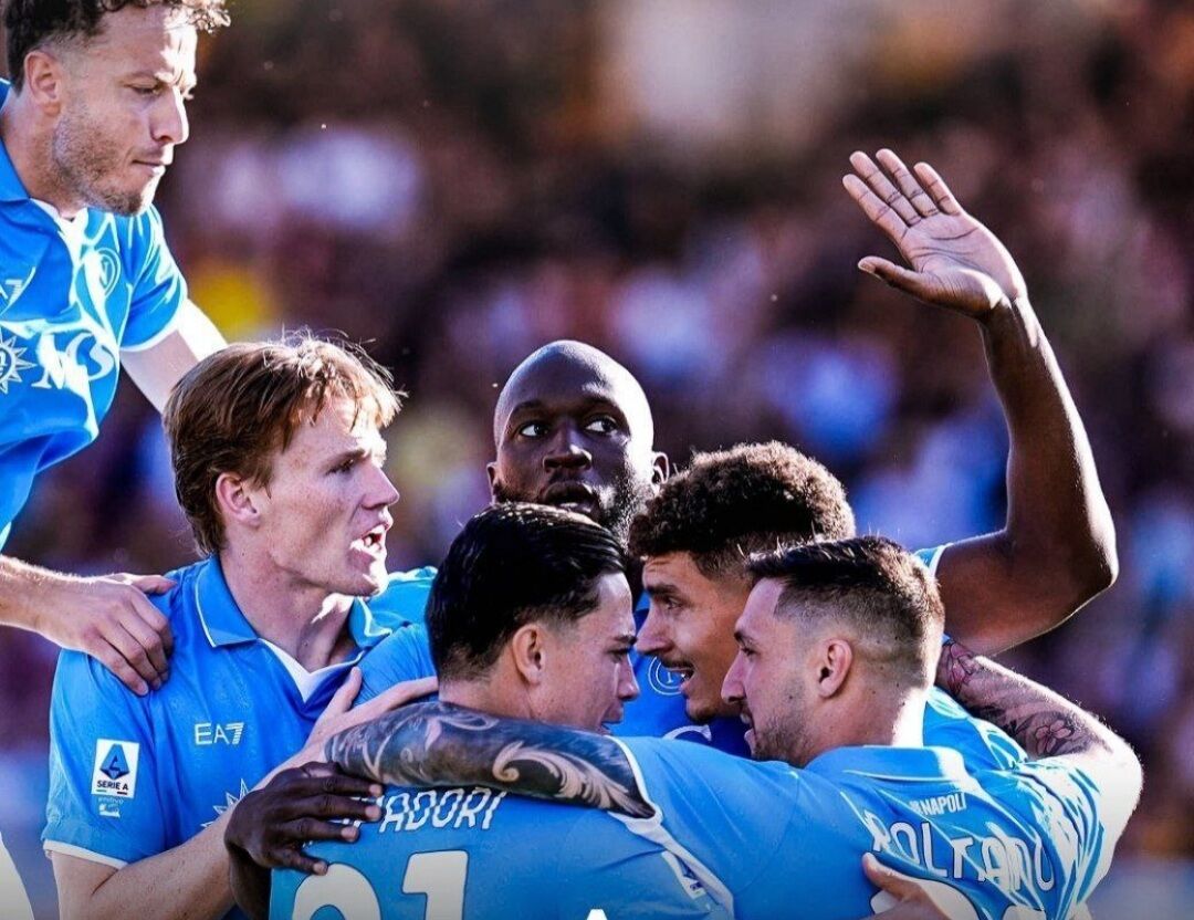 ناپولی با چنگ و دندان صدر را حفظ کرد ناپولی با چنگ و دندان صدر را حفظ کرد