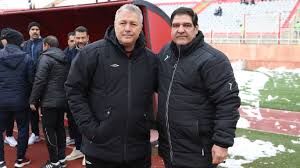 قهرمان وارد می شود، نساجی خارج؟
