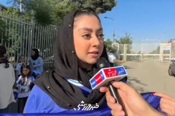 هوادار استقلال مقابل دوربین خبرورزشی: دوست دارم جباری سرمربی بماند!