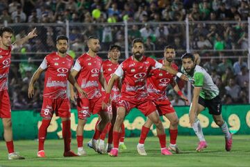 کامبک پرسپولیس هفته پایانی را داغ کرد؛ توقف باورنکردنی سپاهان مقابل تیم سقوط کرده/ تیم جباری درجا زد +جدول
