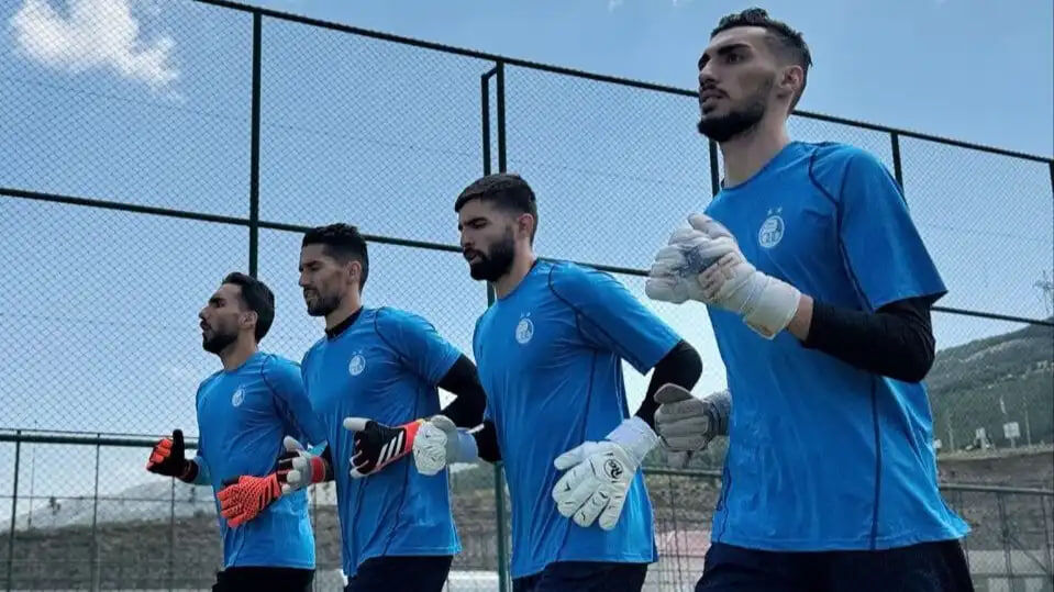 گلر استقلال در دو راهی بزرگ؛ پول یا پادگان؟ گلر استقلال در دو راهی بزرگ؛ پول یا پادگان؟