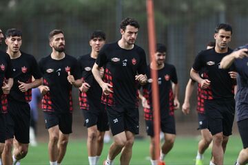 هوادار زن پرسپولیس: سپاهان حتما استقلال را می‌برد؛ ما درخواست تمدید قرارداد عالیشاه را داریم