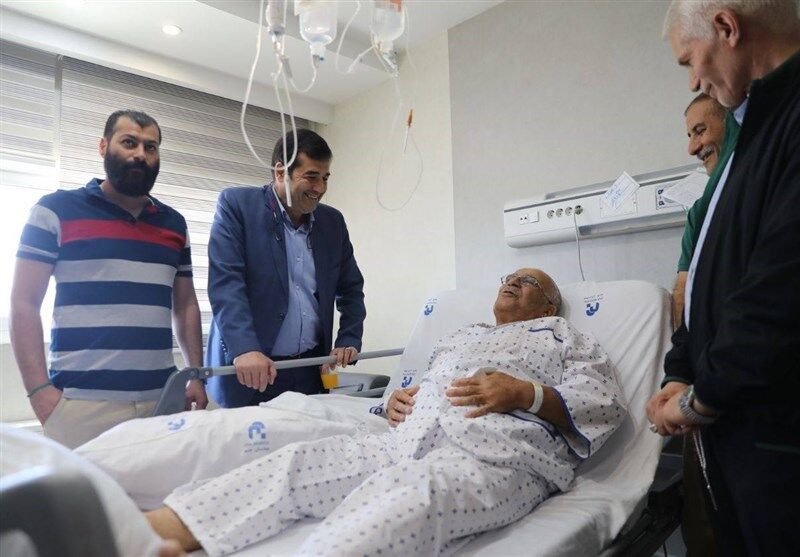 وزیر بر بالین اسطوره استقلال وزیر بر بالین اسطوره استقلال