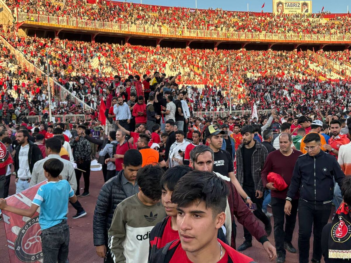 هرج و مرج جشن قهرمانی تراکتور را نیمه تمام گذاشت! هرج و مرج جشن قهرمانی تراکتور را نیمه تمام گذاشت!