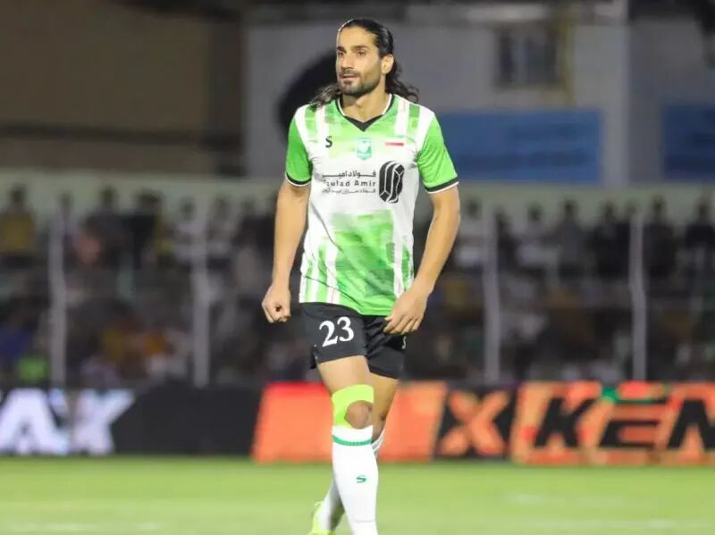 پرسپولیسی ها مچ مدافع استقلالی را گرفتند! پرسپولیسی ها مچ مدافع استقلالی را گرفتند!