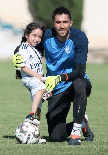 کاپیتان استقلال با دخترش به تمرینات برگشت +عکس