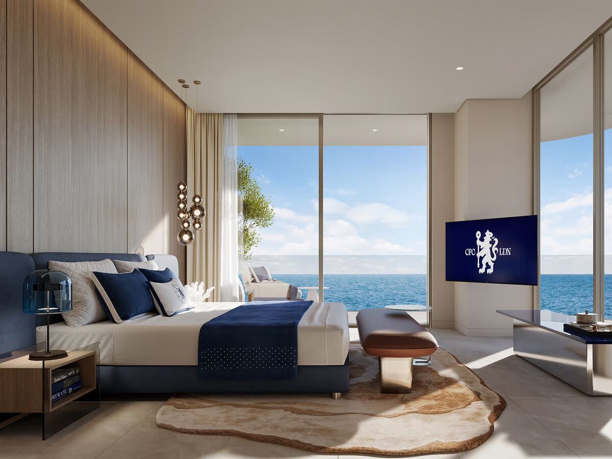 چلسی در آسمان، زمین فوتبال می سازد!