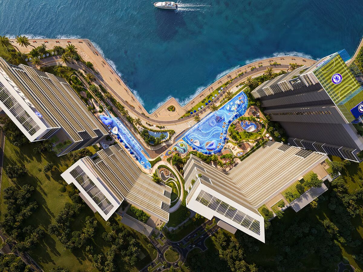 چلسی در آسمان، زمین فوتبال می سازد!