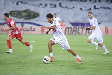 پرسپولیس از خرید جدیدش رونمایی کرد؛ صادقی رسما سرخ پوش شد