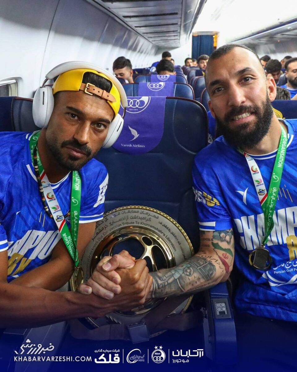 عکس یادگاری گلزنان جامجهانی با جام حذفی استقلال/ پیام ویژه ستارههای آبی برای هواداران