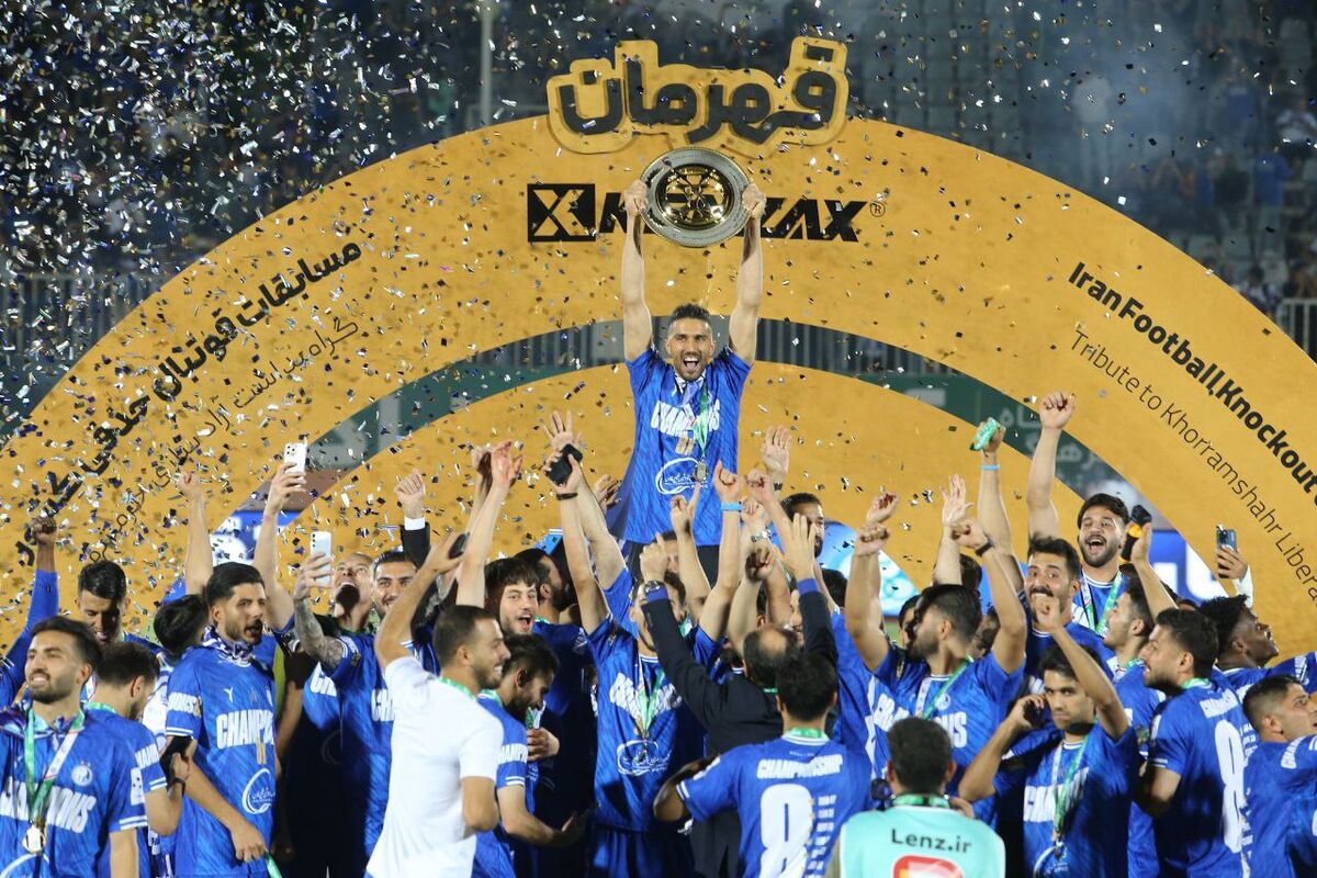 شیرازیها هم قهرمانی استقلال را تبریک گفتند! شیرازیها هم قهرمانی استقلال را تبریک گفتند!