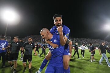 همسر مدافع استقلال واکنش نشان داد، خودش نه!