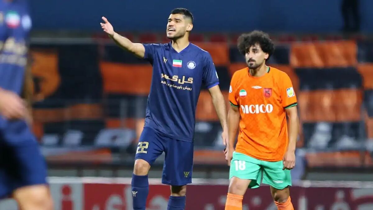 گل گهر رسما آب پاکی را روی دست پرسپولیس ریخت گل گهر رسما آب پاکی را روی دست پرسپولیس ریخت