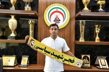 کاپیتان وفادار فجرسپاسی تمدید کرد