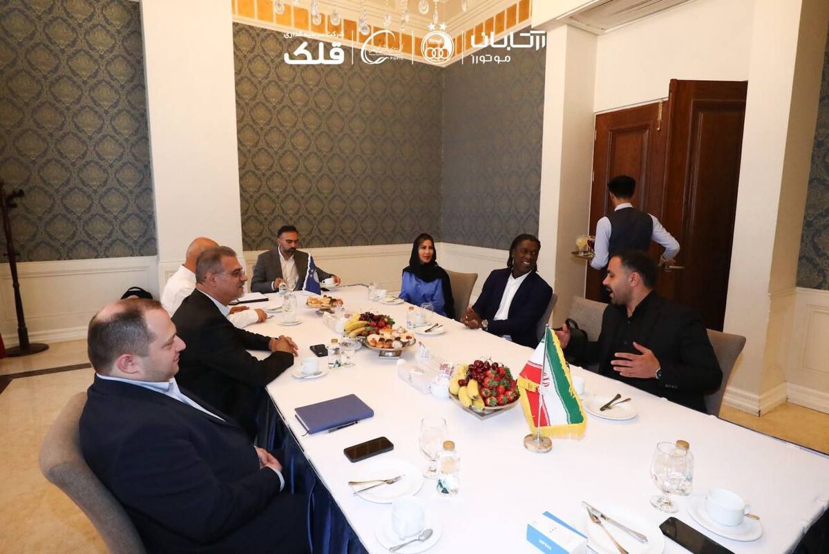 ساپینتو بلای کارتال را سر استقلال نیاورد/ جریمه این پرتغالی غیرقابل کنترل باید ۱۰ برابر پاداشش باشد، فریب سینه چاکی او را نخورید/ عجب دلالی داشت این سیدورف!