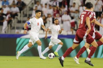 ایران ۱۰ نفره باخت اما صدرنشین ماند/ یاران اورونوف و ماشاریپوف جهانی شدند/ صعود قطر و امارات به مرحله شانس مجدد صعود +جدول