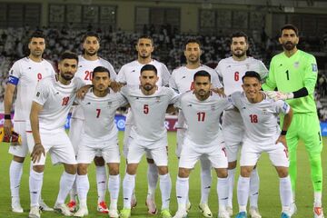 قطر یک - ایران صفر؛ شکست تیم ده نفره ایران زیر بارش باران کارت های رنگی!