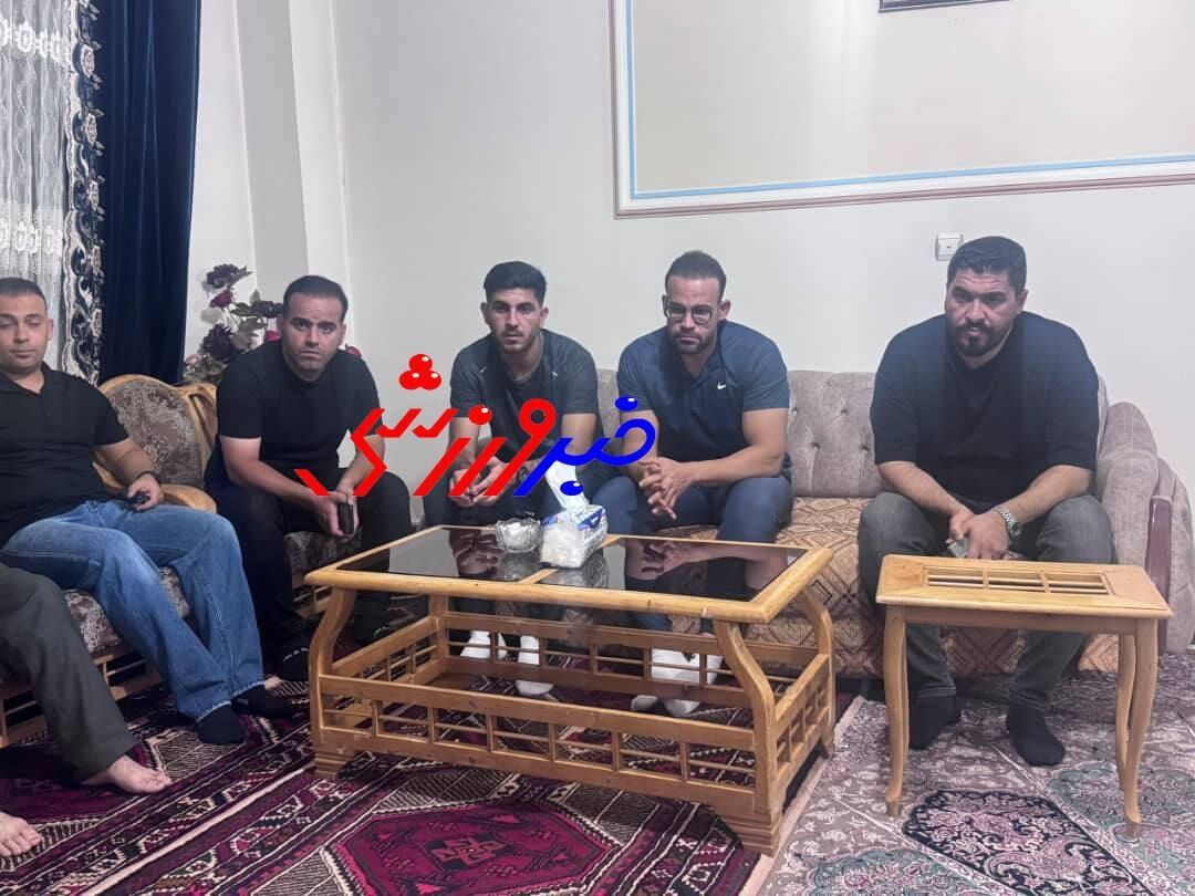 حضور بازیکن پرسپولیس در منزل الهه حسین نژاد + تصاویر