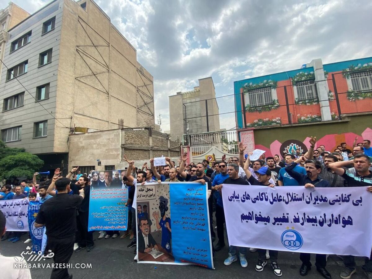 گوش هوادار استقلال پر از «وعده سر خرمن» است/ دیگر بازیکنی روی زمین مانده که استقلال بگیرد؟ گوش هوادار استقلال پر از «وعده سر خرمن» است/ دیگر بازیکنی روی زمین مانده که استقلال بگیرد؟