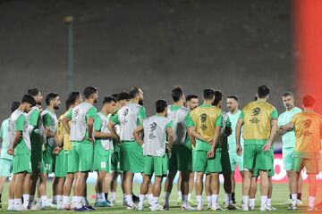فرمانده ارتش، مهمان تمرین تیم ملی شد!