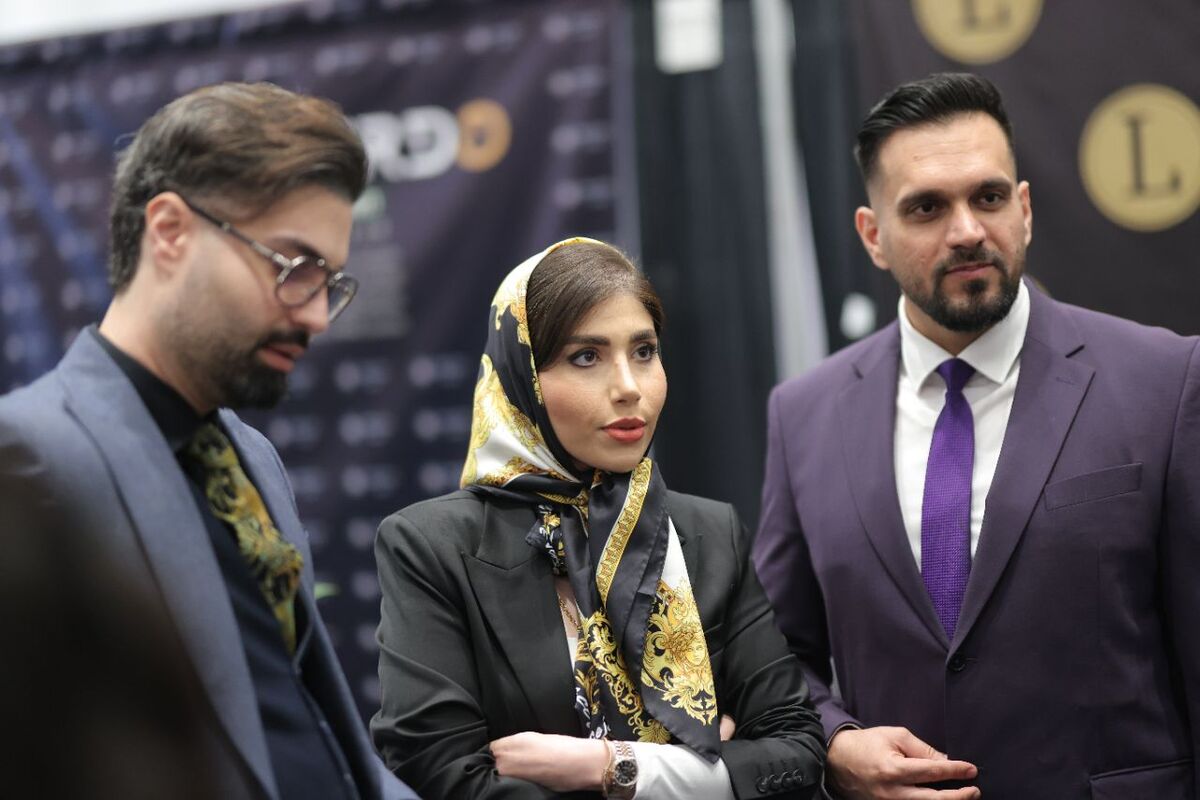 احمد ایوبی پور در کنار دکتر آریا پارسا