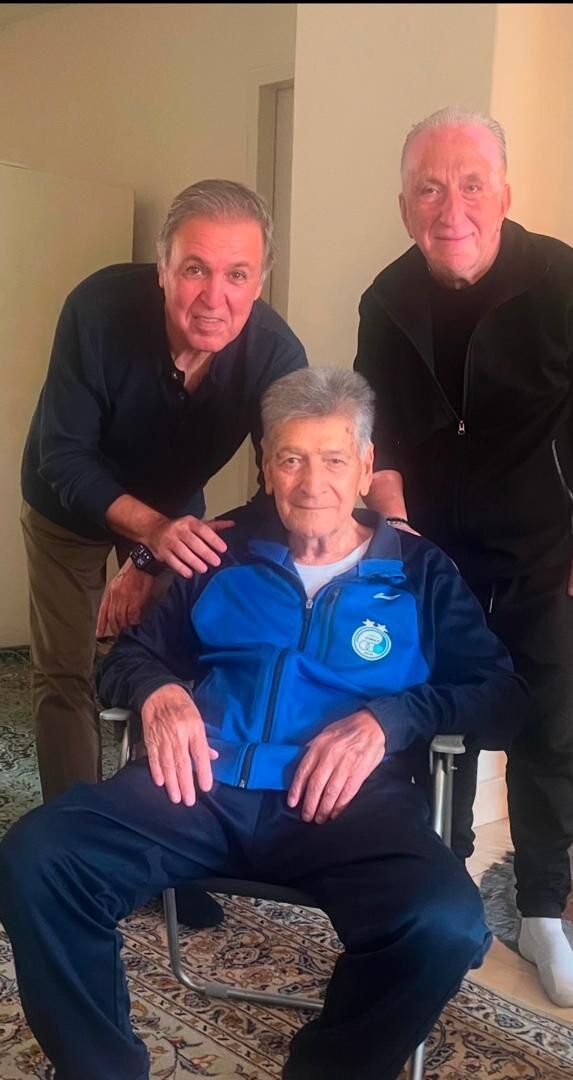 اگر سر تمرین استقلال بروم، بازیکنان من را نمیشناسند/ مشکل استقلال این است که بزرگان نمیخواهند دستیار شوند/ بعضی از پیشکسوتان حاضر نیستند زیر دست باشند!