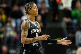 حمله بسکتبالیست سرشناس امریکایی به ترامپ در اعتراض به بمباران ایران حمله بسکتبالیست سرشناس امریکایی به ترامپ در اعتراض به بمباران ایران