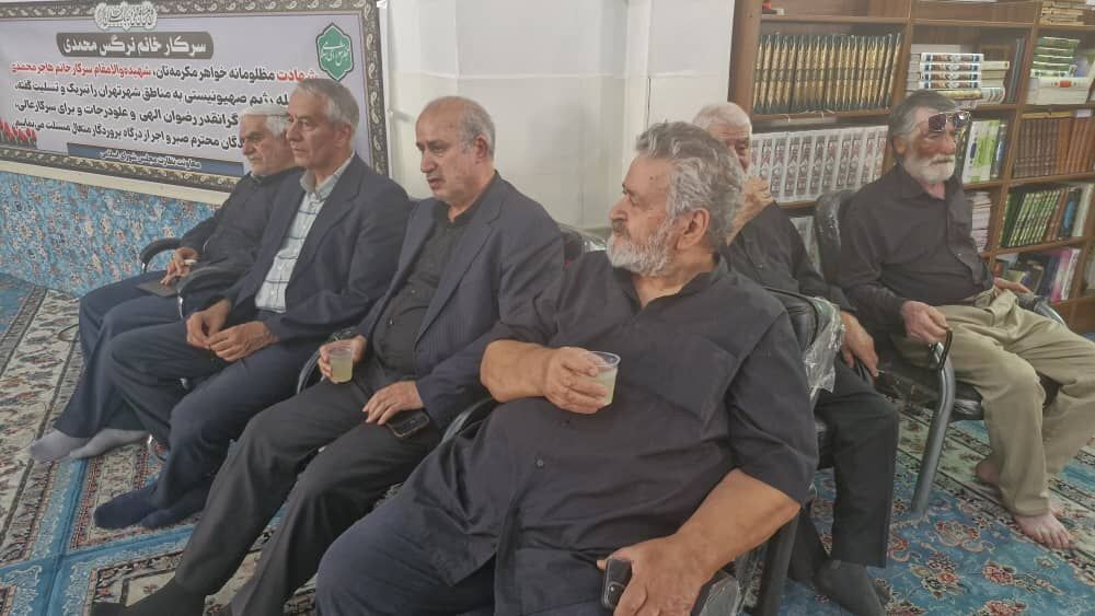 حضور تاج و کفاشیان در مراسم ترحیم شهیده محمدی! حضور تاج و کفاشیان در مراسم ترحیم شهیده محمدی!