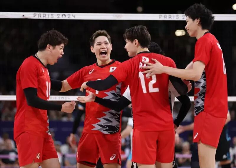 قهرمان المپیک مقابل ساموراییها زانو زد! قهرمان المپیک مقابل ساموراییها زانو زد!