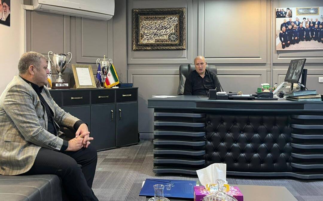 مدیرعامل آلومینیوم با تاج دیدار کرد! مدیرعامل آلومینیوم با تاج دیدار کرد!