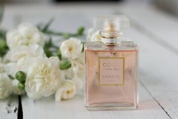 هر عطر کم‌دوامی تقلبی نیست! چطور کیفیت واقعی را بسنجیم؟