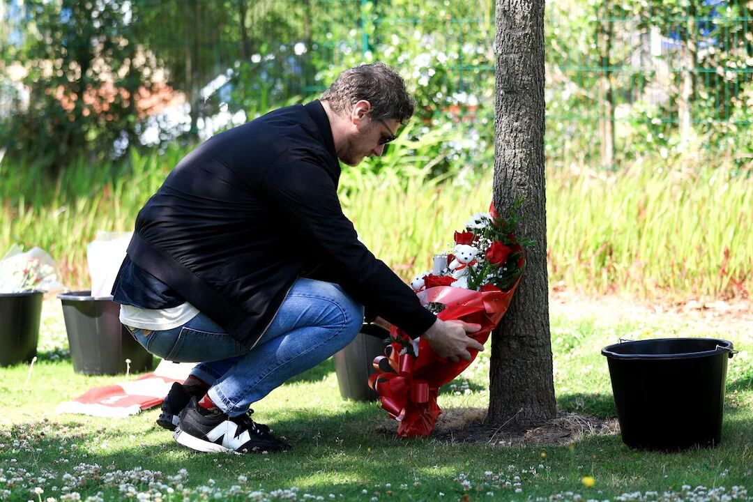 پرچمها در لیورپول نیمه برافراشته شد +عکس