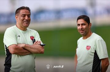گزارش تصویری| توصیه‌های هاشمیان در تمرین بارانی پرسپولیس!