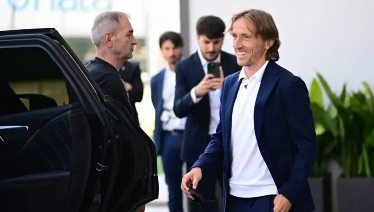 مودریچ. تا ٢٠٢٧ با پیراهن میلان مودریچ. تا ٢٠٢٧ با پیراهن میلان