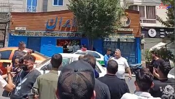 شعار هواداران استقلال؛ سخنگوی دو زاری نمی‌خوایم، نمی‌خوایم! +فیلم
