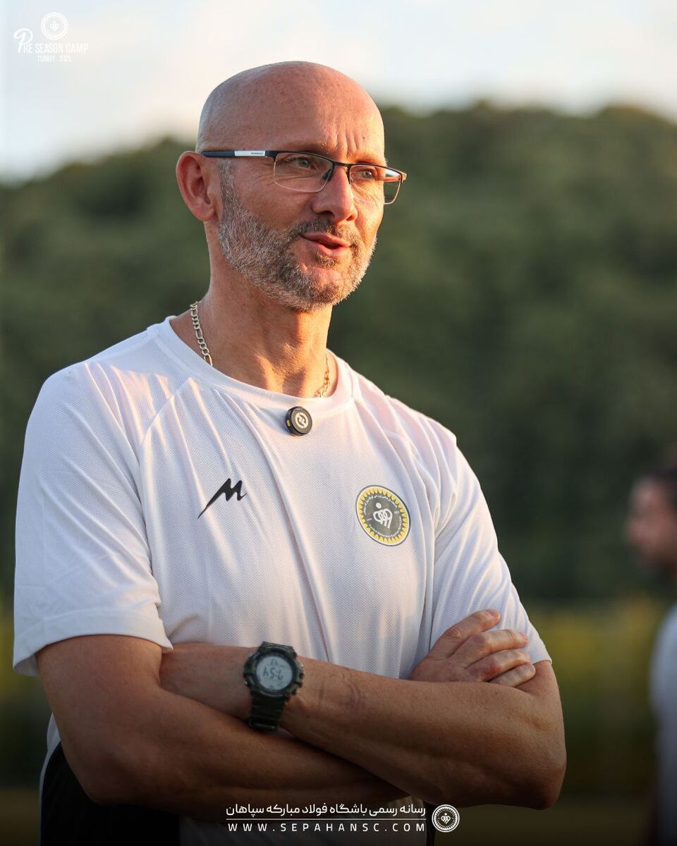 مربی خارجی سپاهان به اردوی طلایی پوشان اضافه شد