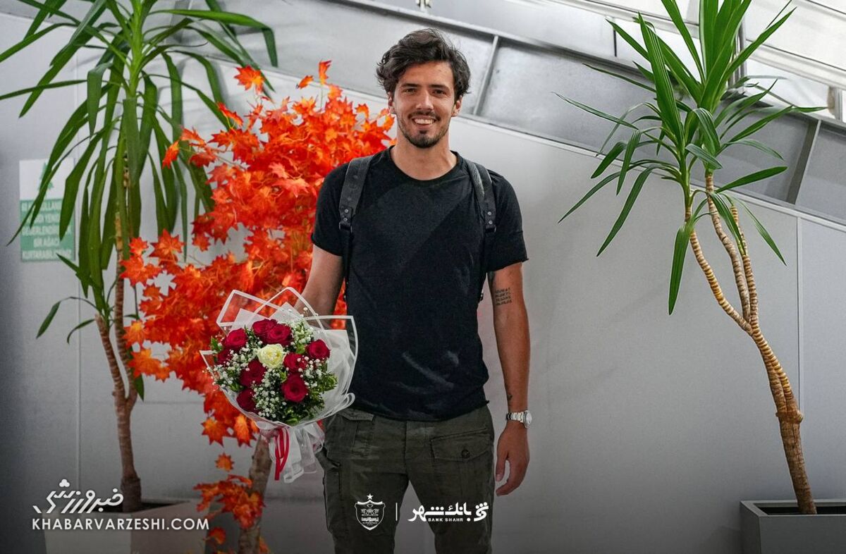 مدیر استقلال به دلسوزی هواداران هم دهانکجی کرد/ آقایان چرا با روح و روان طرفداران بازی میکنید!؟/ کارمندان باشگاه بهتر برای تیم یارگیری میکردند