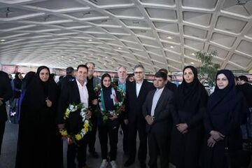 تیم ملی فوتبال زنان، به کشور بازگشت