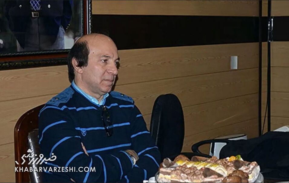 آش استقلال با وجود دو آشپز به این روز افتاد/ مقصر اصلی این وضعیت مالک باشگاه است/ ساپینتو هم فهمید در استقلال هرکسی ساز خودش را میزند آش استقلال با وجود دو آشپز به این روز افتاد/ مقصر اصلی این وضعیت مالک باشگاه است/ ساپینتو هم فهمید در استقلال هرکسی ساز خودش را میزند